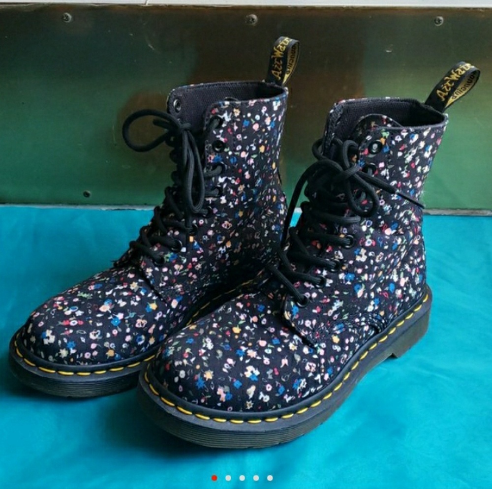 PRISTINE Used Black and Floral Canvas Dr. Martens